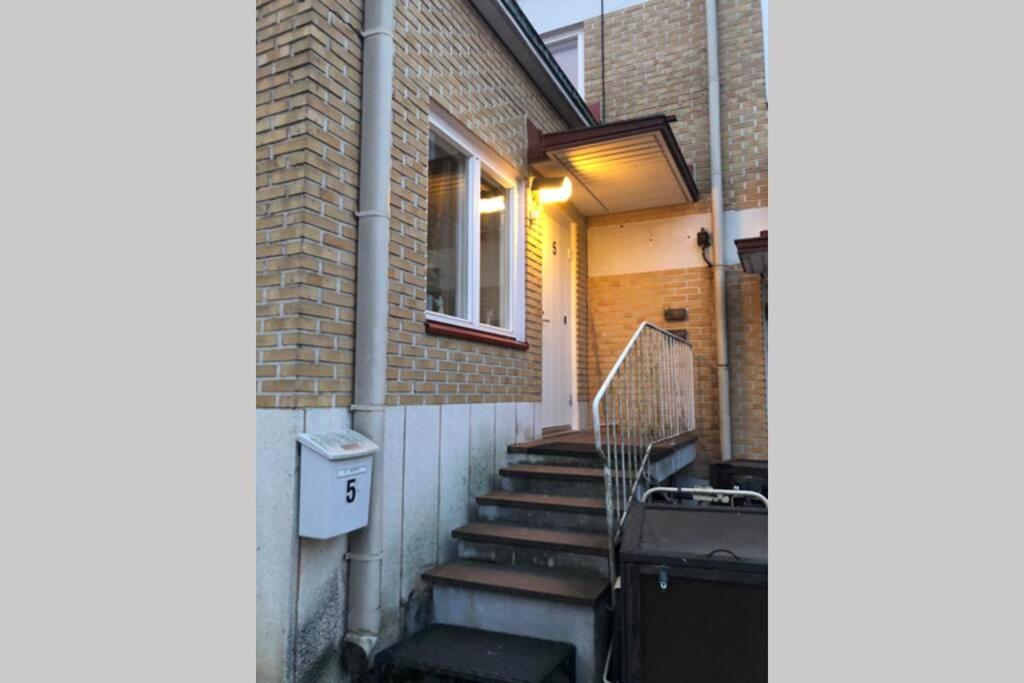 Yksioe 1 Km Jokirannasta Foeriltae/ 2 Km Torilta Apartamento Turku Exterior foto