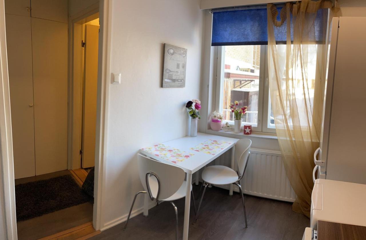 Yksioe 1 Km Jokirannasta Foeriltae/ 2 Km Torilta Apartamento Turku Exterior foto